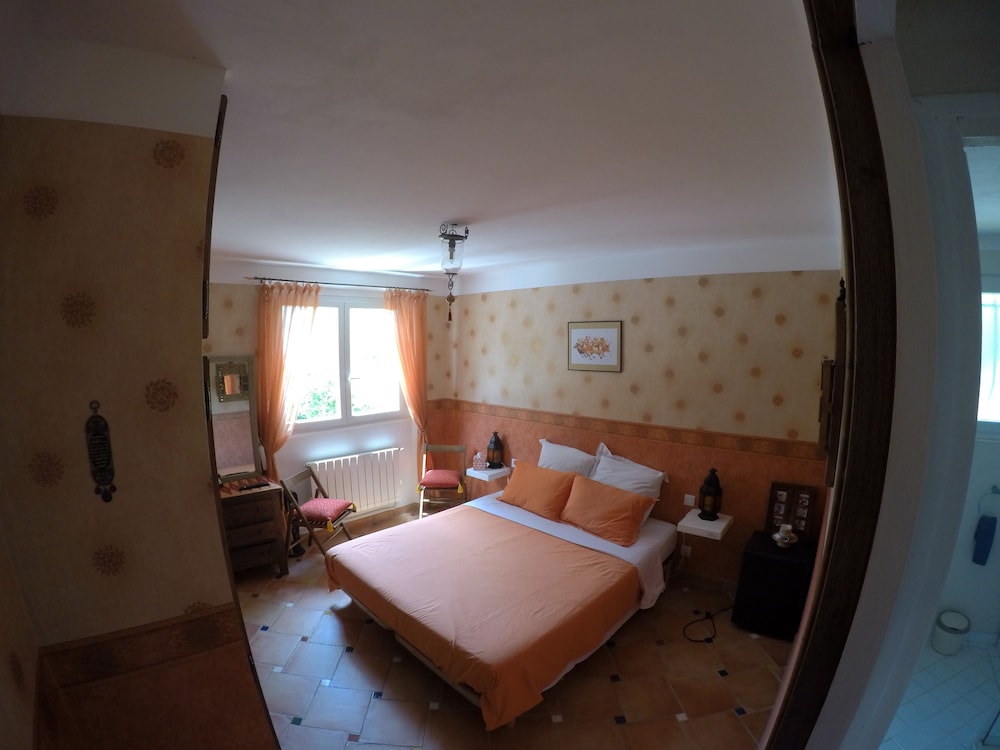 Double Room (Orange) photo 1