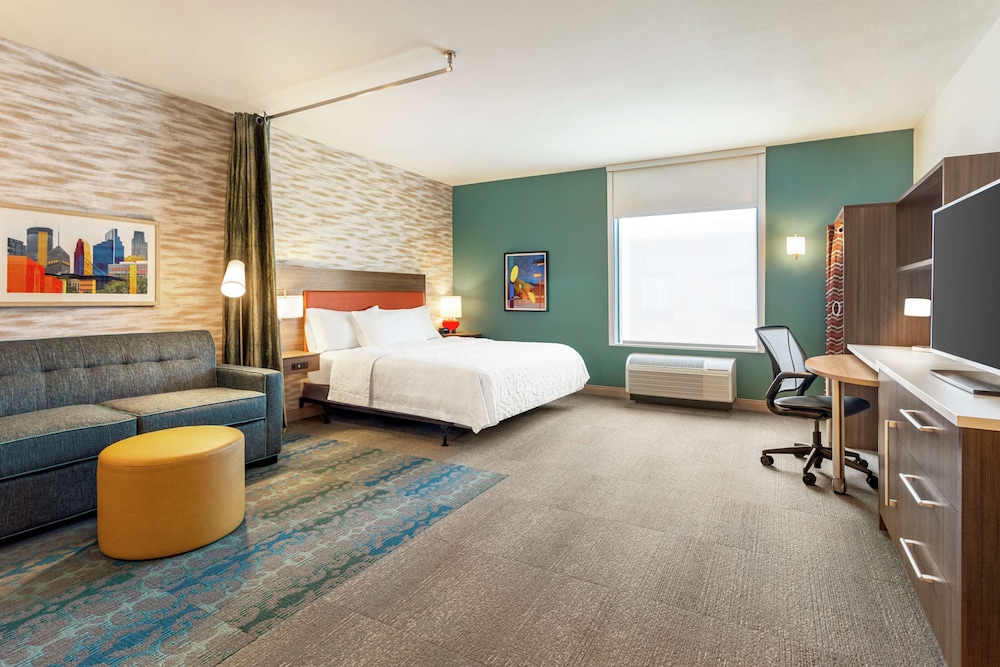 Studio, 1 King Bed, Accessible (Roll-In Shower) - Photo 2