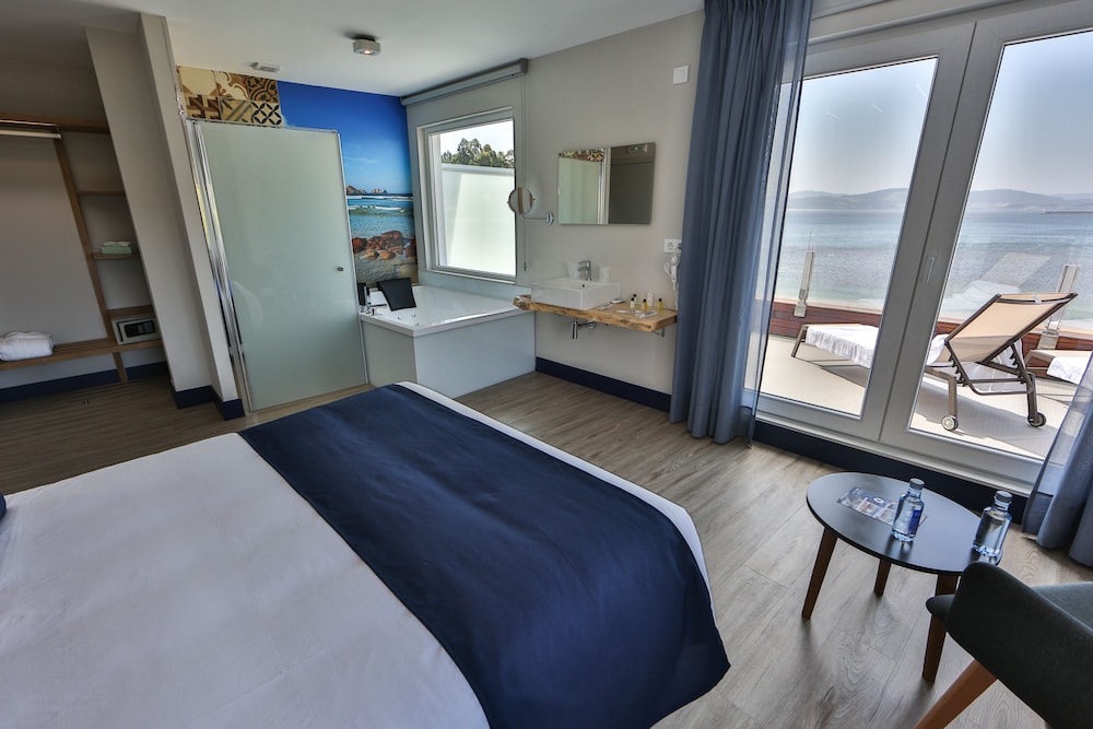 Deluxe Double Room, 1 Queen Bed, Terrace, Sea View photo 2