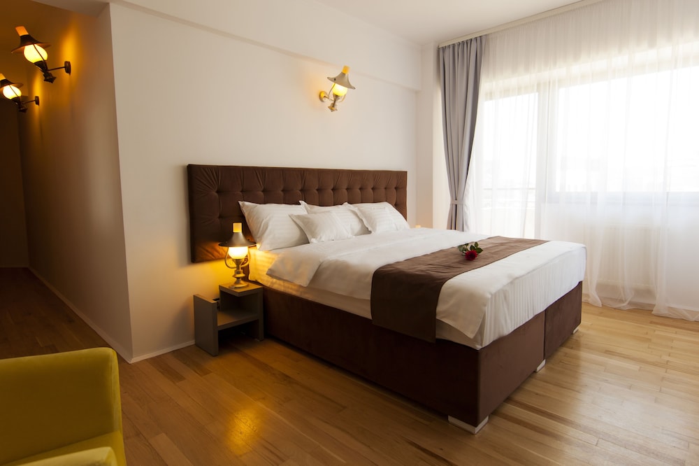 Deluxe Double Room, 1 Queen Bed photo 1