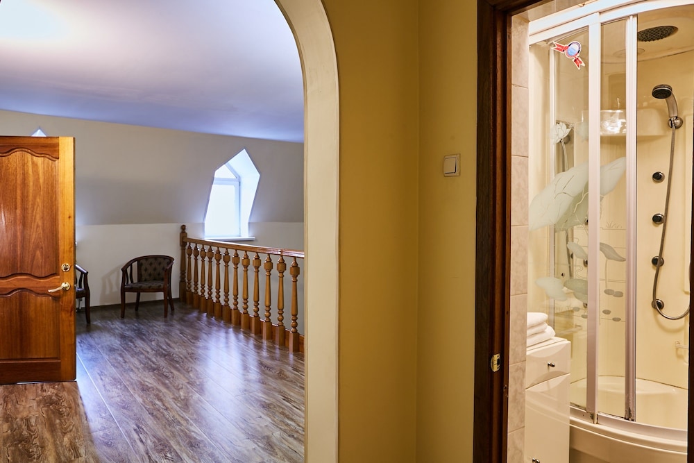 Single Room, Private Bathroom ( Not in the room) photo 3