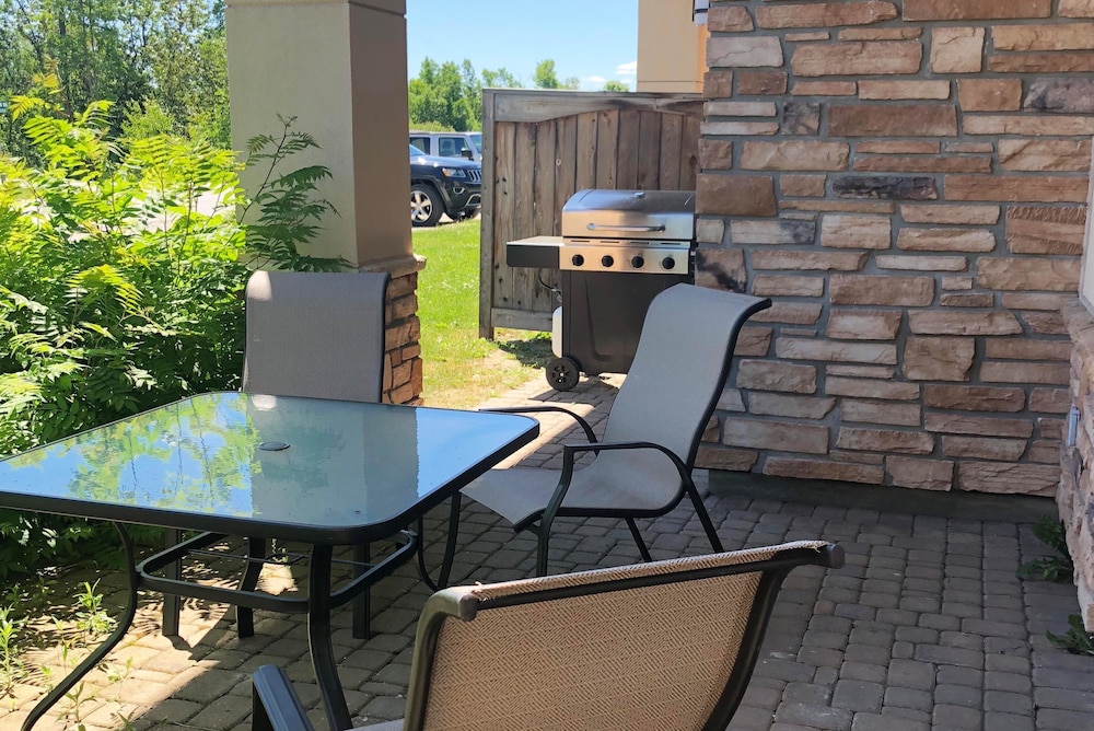 Deluxe Townhome, 2 Bedrooms photo 3