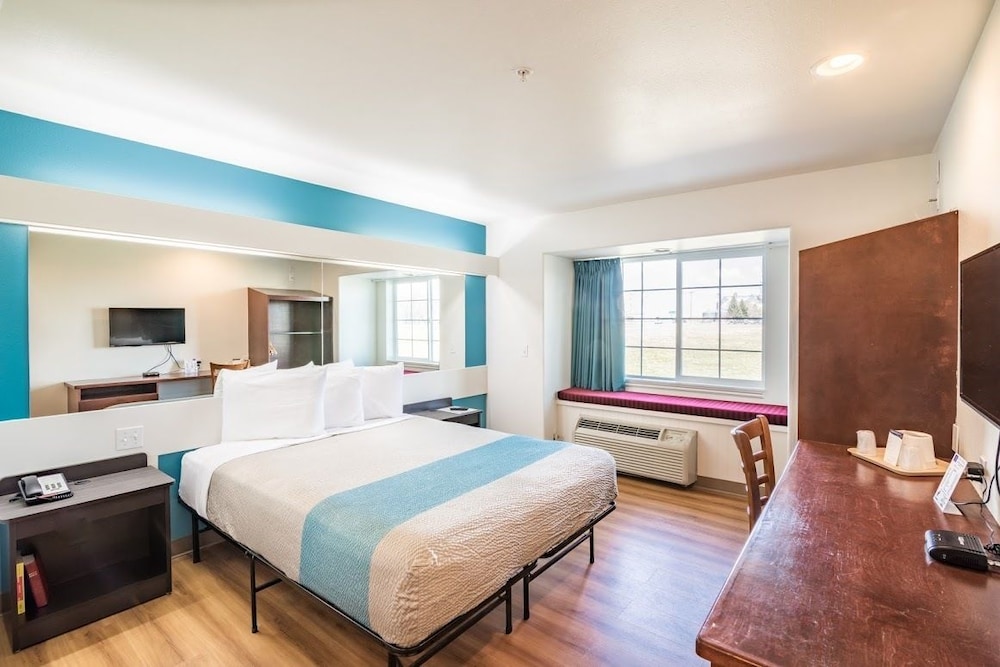 Standard Room, 1 Queen Bed, Accessible, Non Smoking photo 2