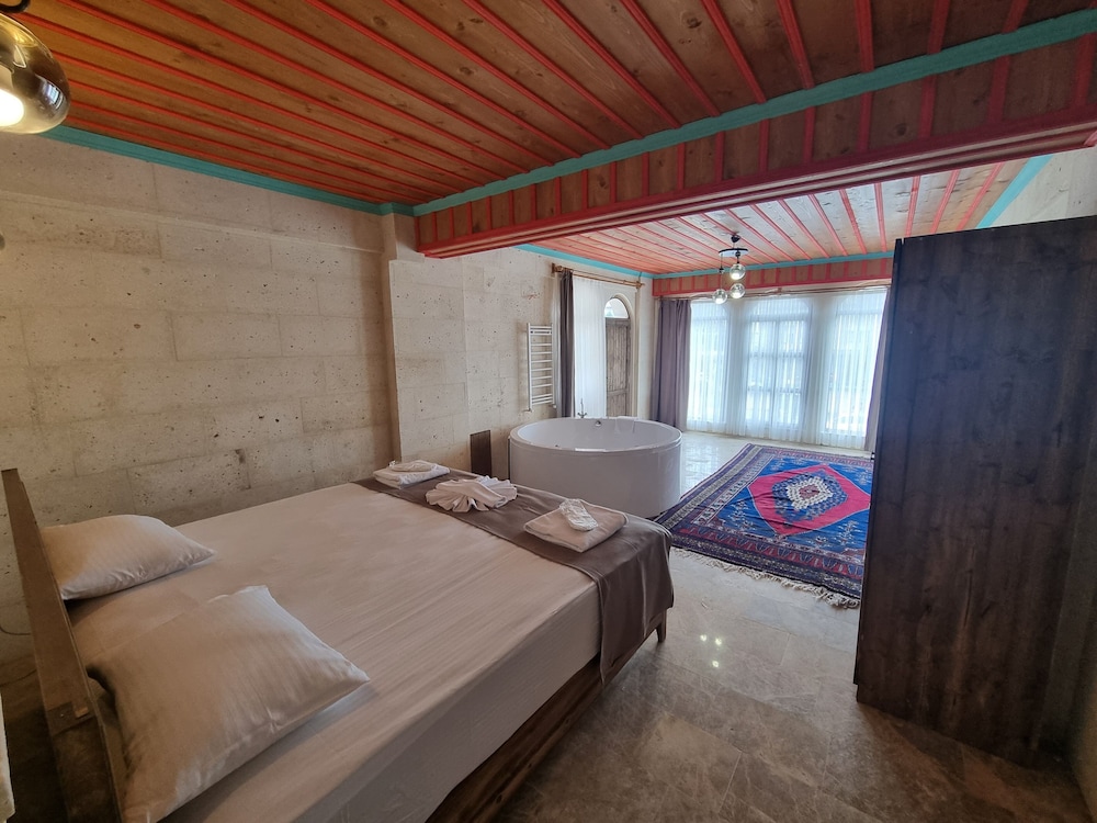 Deluxe King Room Annex Building - Photo 4