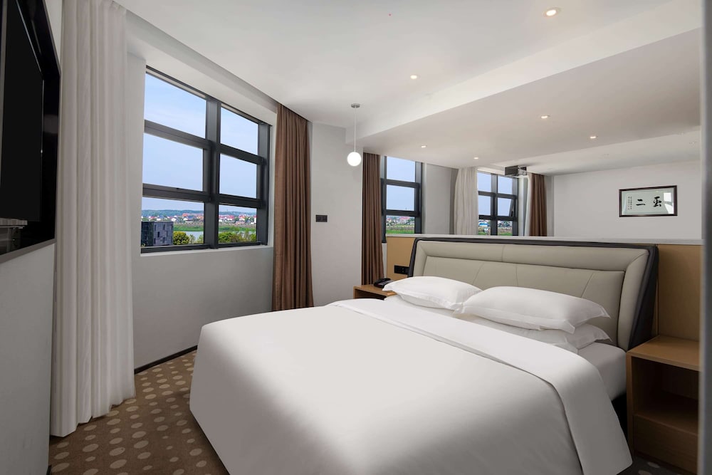 Deluxe Suite, Multiple Beds, Non Smoking