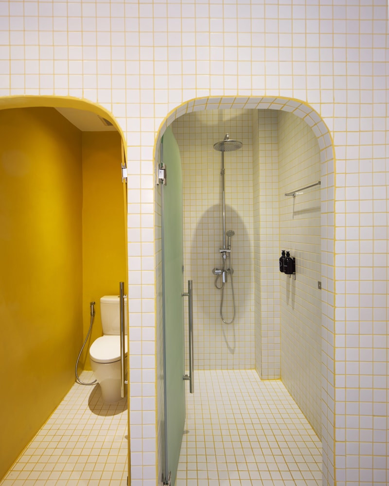 Bed in 12-Bed Mixed Dormitory Room ( En Suite Bathroom) photo 2