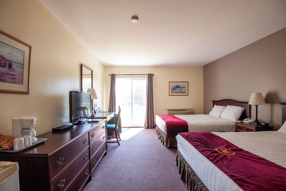 Deluxe Room, 2 Queen Beds, Patio