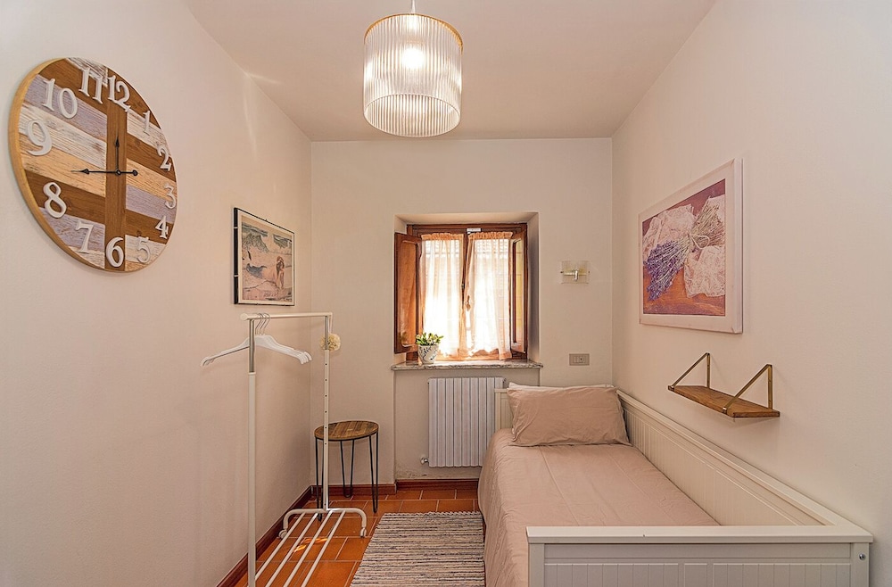 Single Room, Private Bathroom