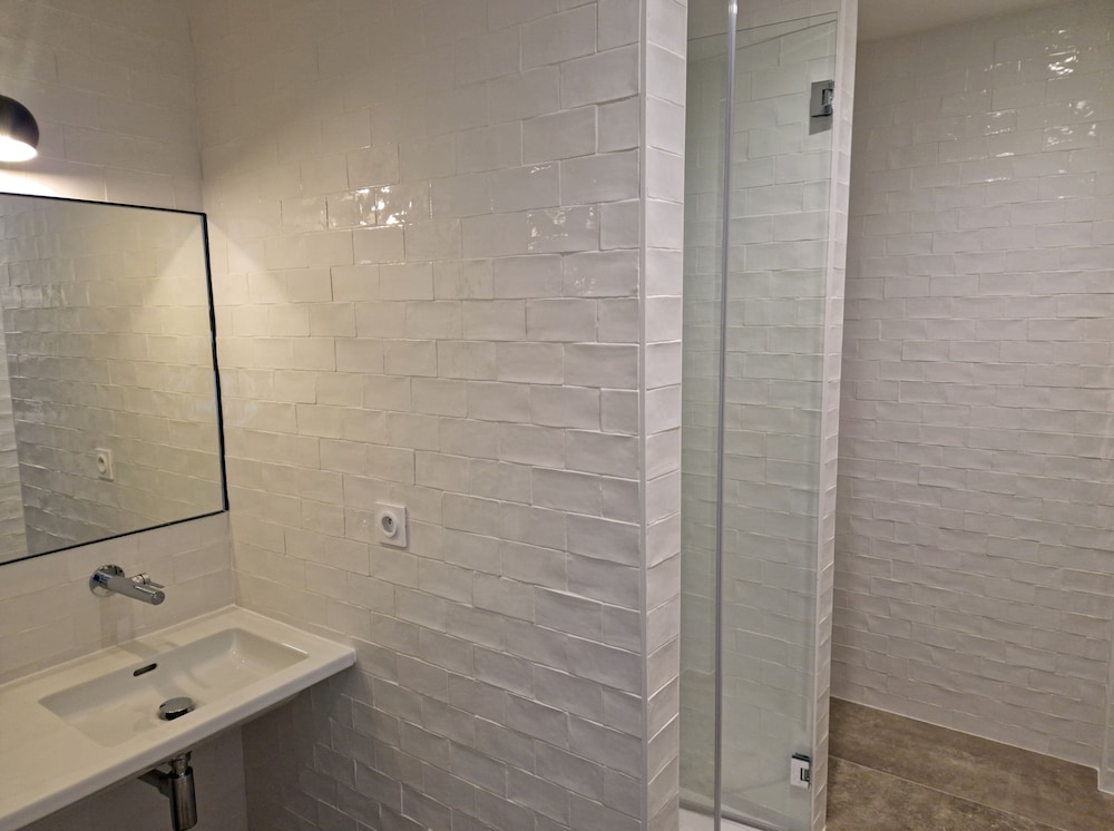 Premium Double Room, 1 King Bed, Balcony, Lake View photo 2