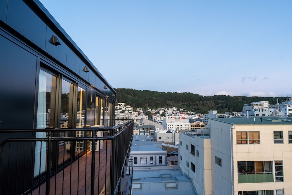 Luxury Penthouse, City View (4 King Beds) - Photo 33