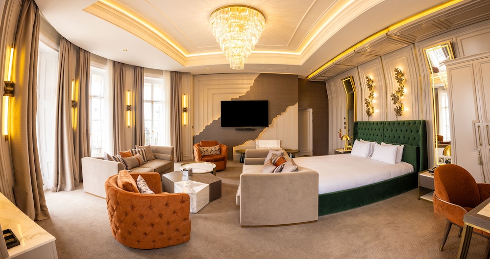 Junior Suite, 1 King Bed (Royal) - Photo 10