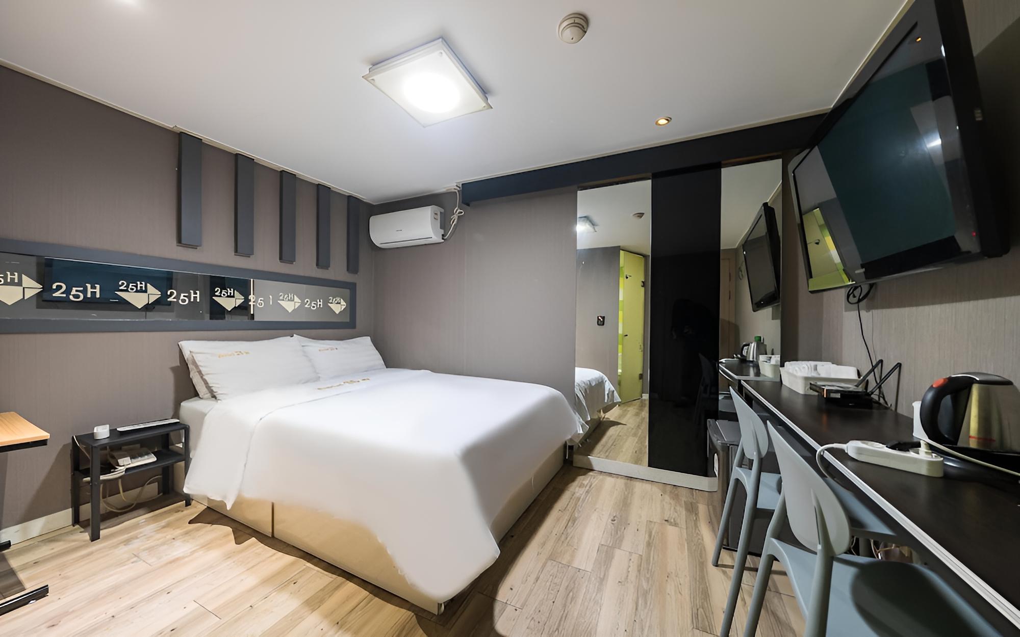Room (Standard Room) - Photo 5