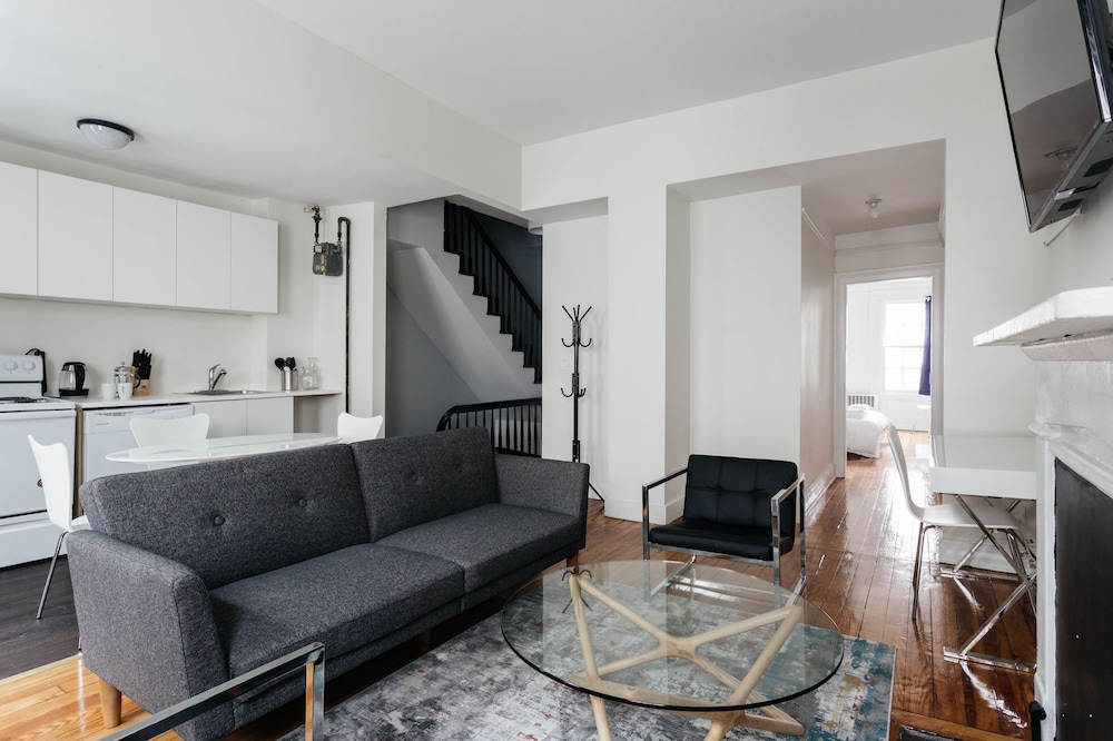 Traditional Apartment photo 2