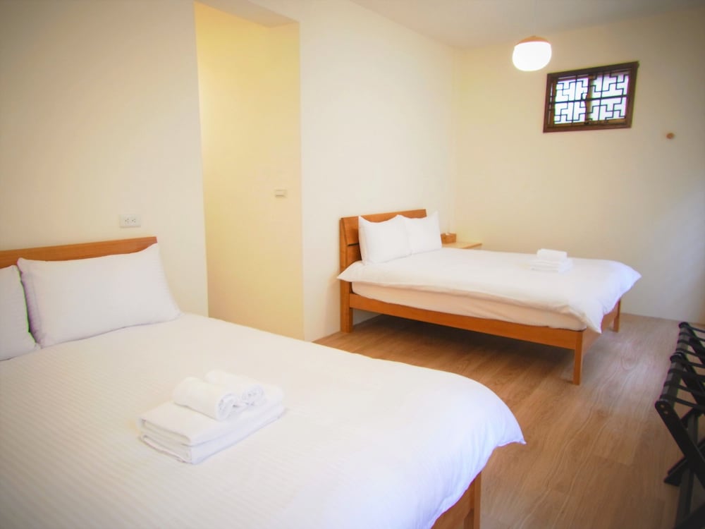 Standard Quadruple Room (D) photo 3