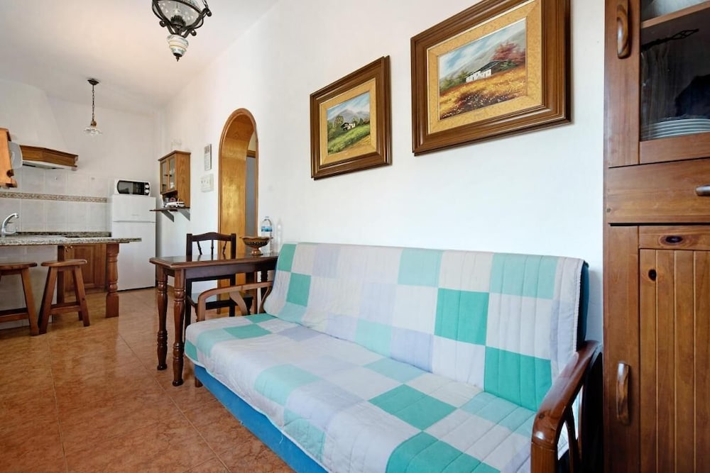 Room, 2 Bedrooms, Patio, Garden View photo 3