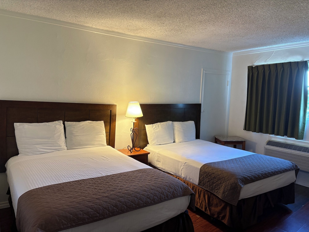 Standard Room, 2 Queen Beds, Kitchenette photo 1