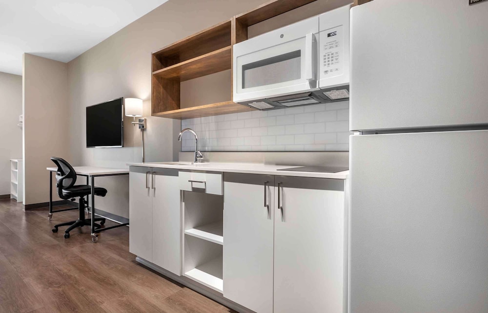 Standard Studio, 2 Queen Beds, Non Smoking, Refrigerator (Microwave) photo 3