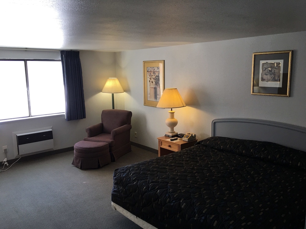 Standard Room, 1 Queen Bed photo 2