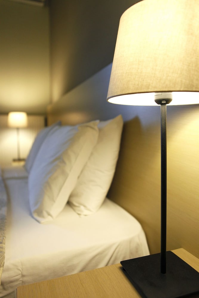 Deluxe Double Room, 1 Queen Bed, Jetted Tub, Garden View photo 3