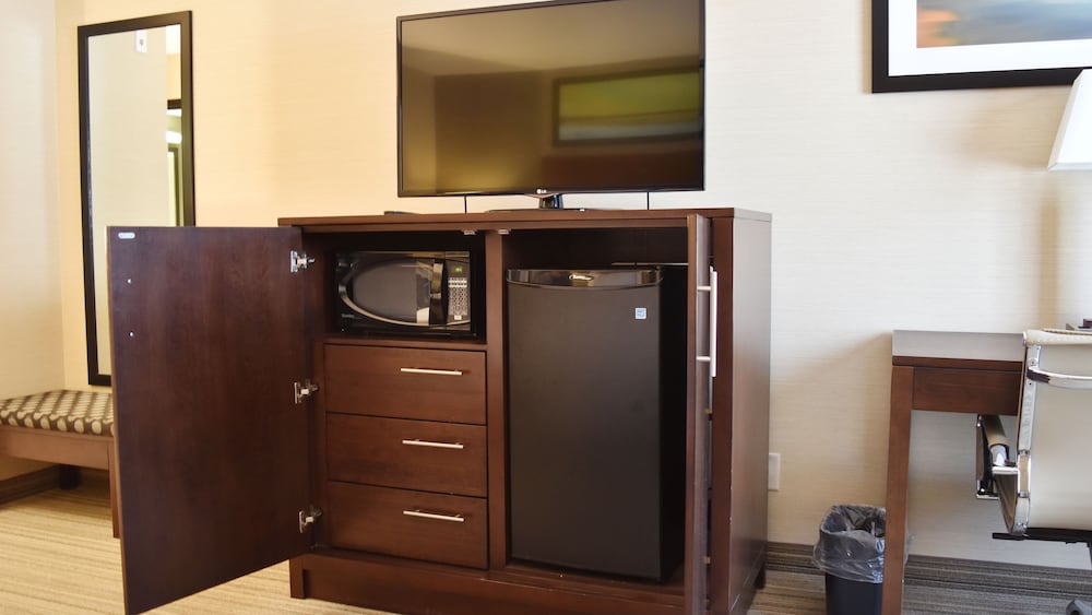 Suite, 2 Queen Beds, Accessible Bathtub (Communications, Mobility) photo 2