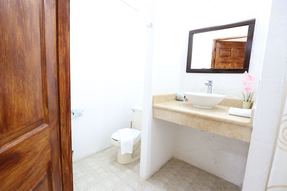 Coba Family Suite with Balcony and Private Bathroom - Photo 6