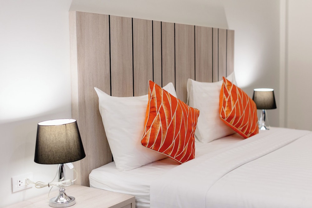 Deluxe Room - Photo 16