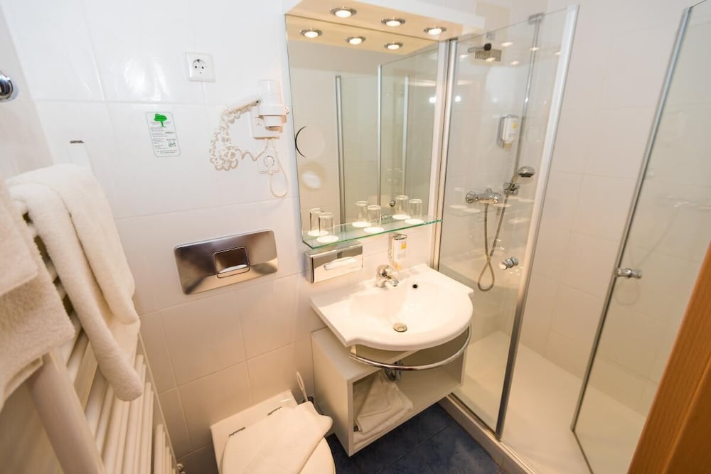 Economy Double Room photo 2