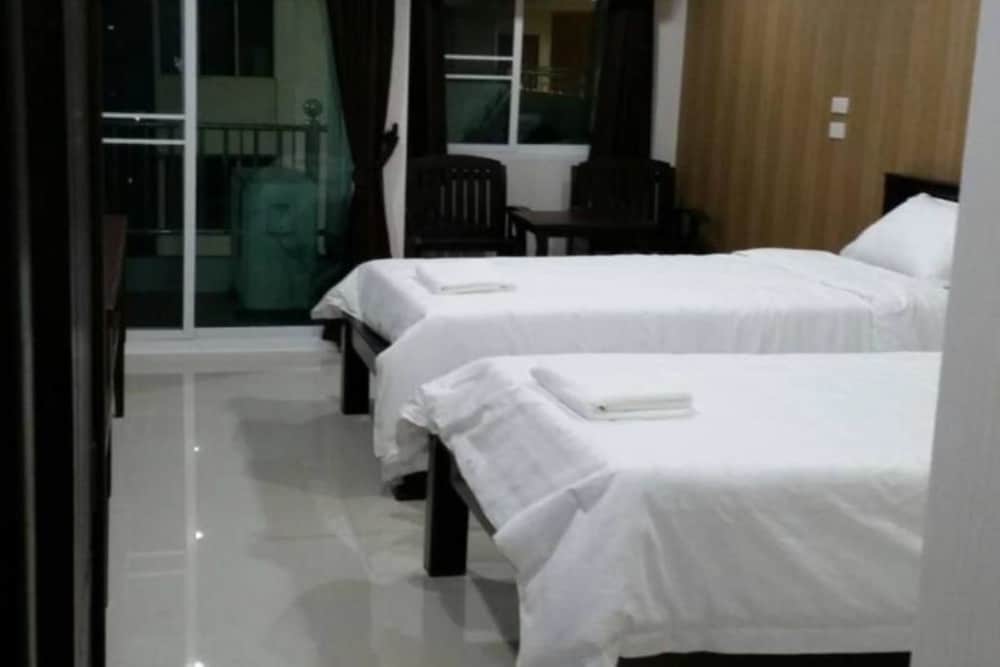 Premier Twin Room photo 2