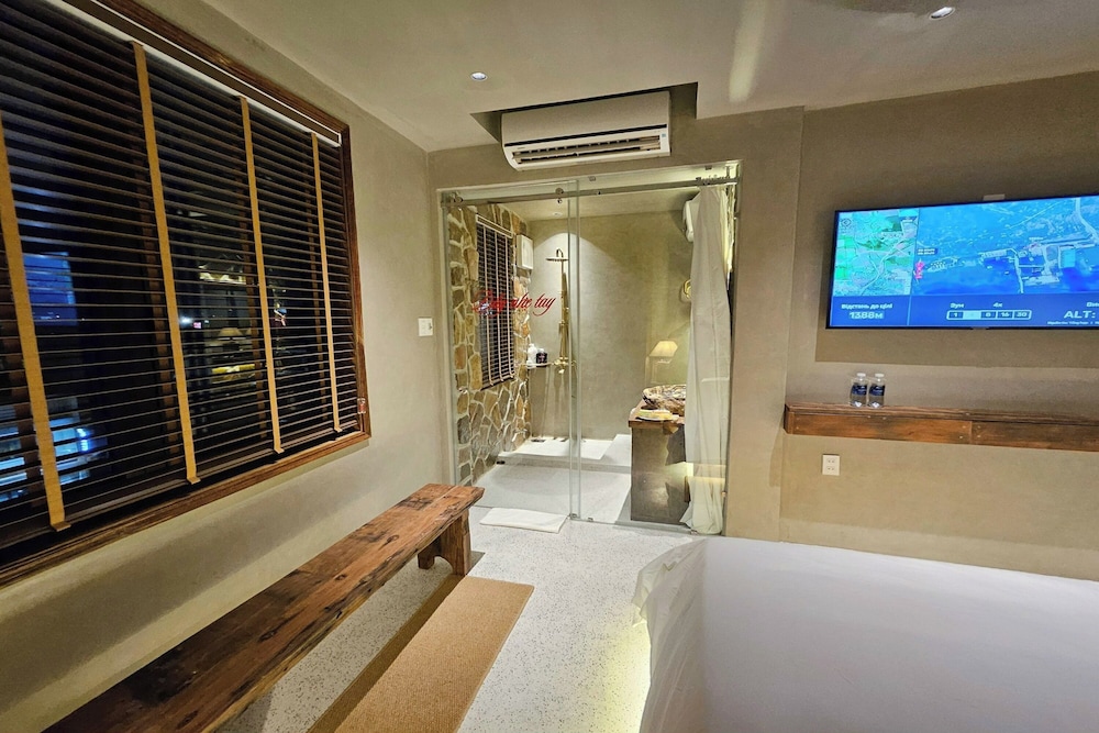 Deluxe Queen Room - Photo 20