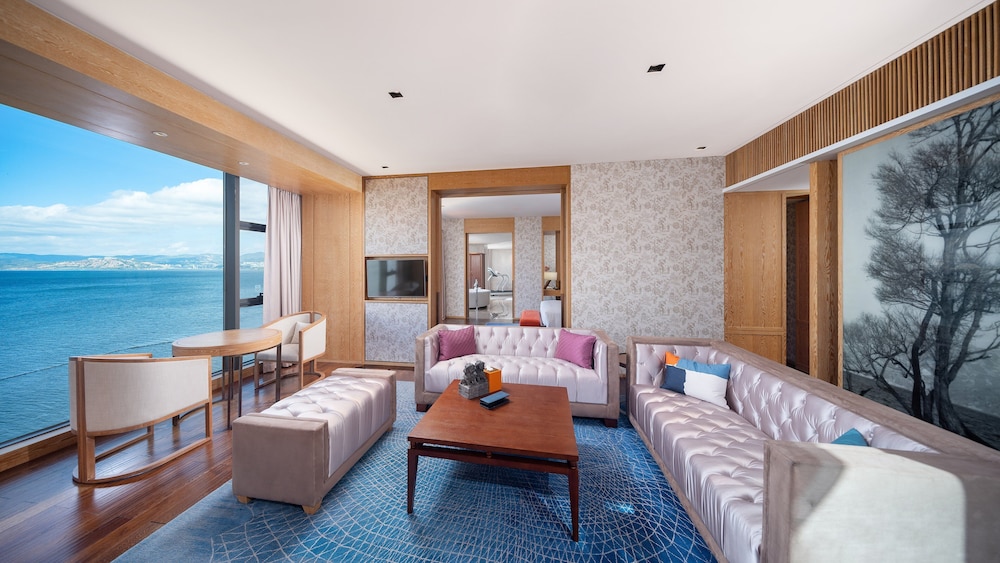 Suite, 1 Bedroom (180 Degree Erhai View, High Floor)