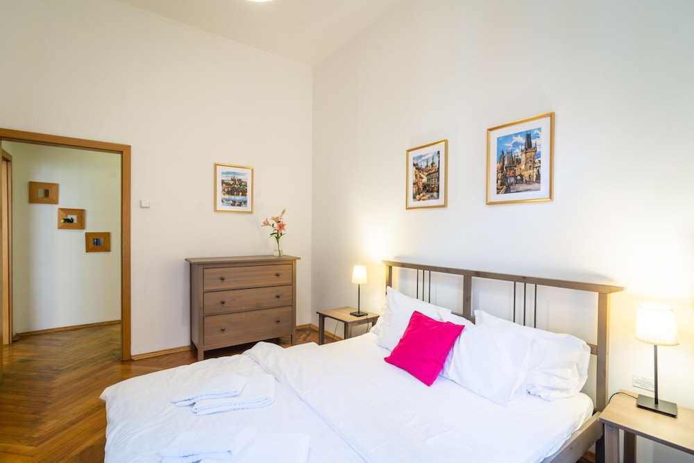 City Apartment, 1 Bedroom, Non Smoking, Kitchenette thumbnail 5