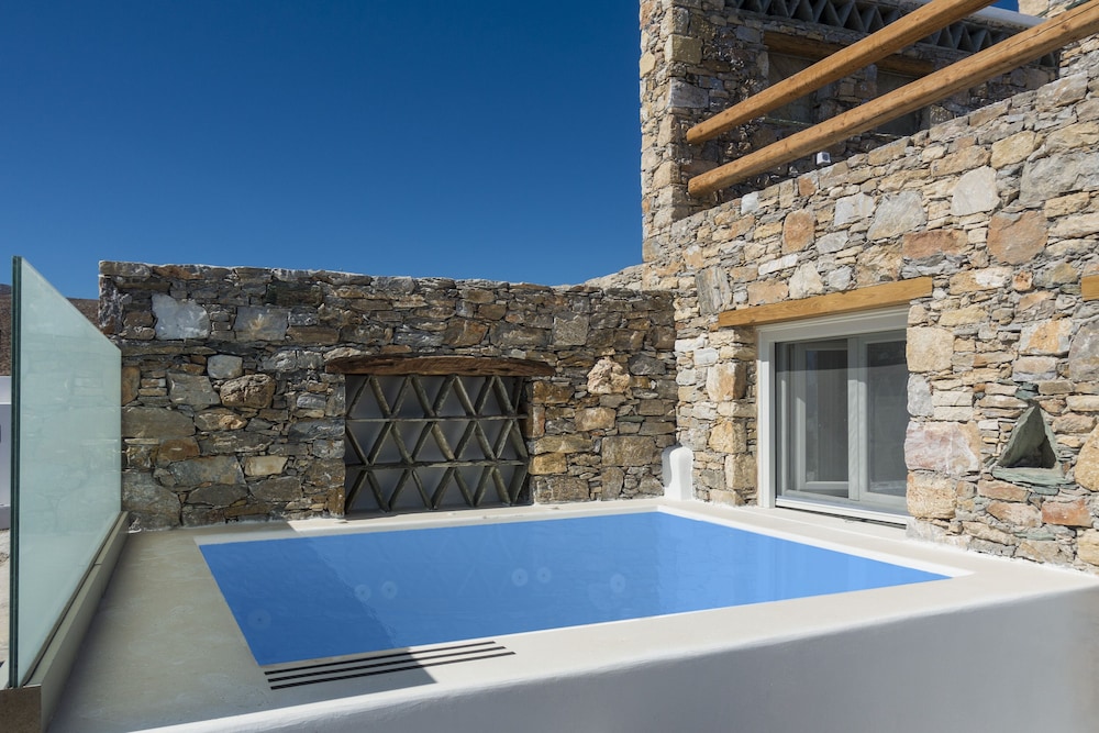 Villa Volta, Outdoor Jetted Tub photo 2