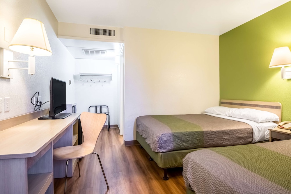 Standard Room, 2 Double Beds, Non Smoking, Kitchenette photo 3