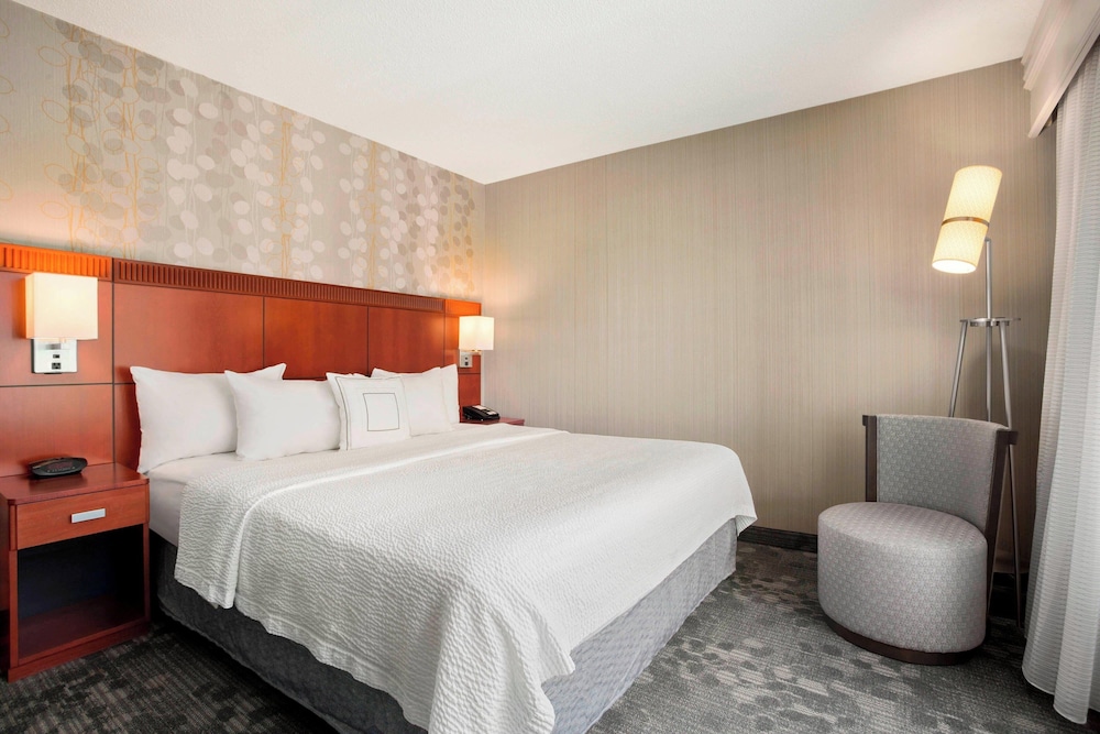Suite, 1 Bedroom - Photo 1
