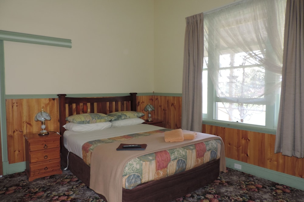 Standard Twin Room, 1 Bedroom, Non Smoking, Balcony photo 2