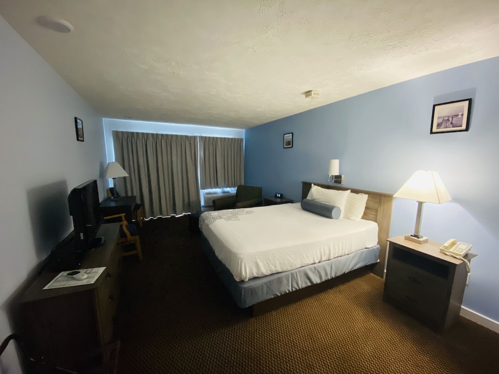 Standard Room, 1 Queen Bed, Patio or Balcony, River View