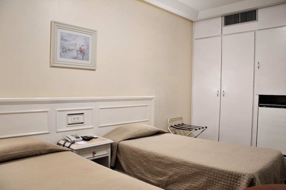 Superior Double or Twin Room (1 Cama Casal e 1 cama solteiro) photo 1
