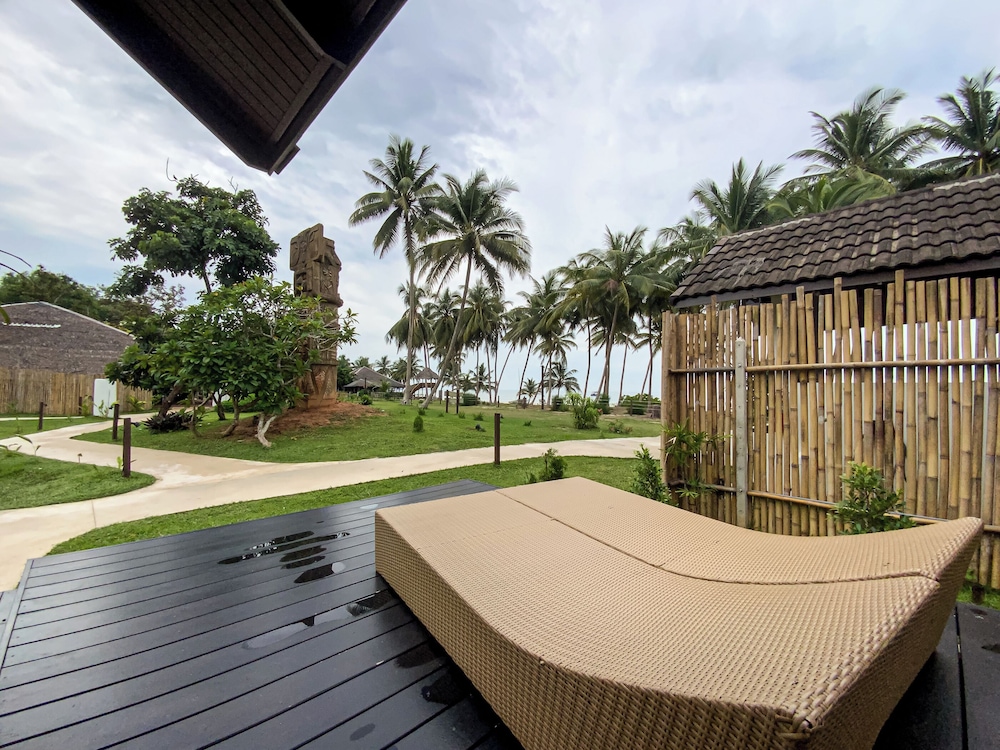 Sea View Villa with Bathtub - Photo 8