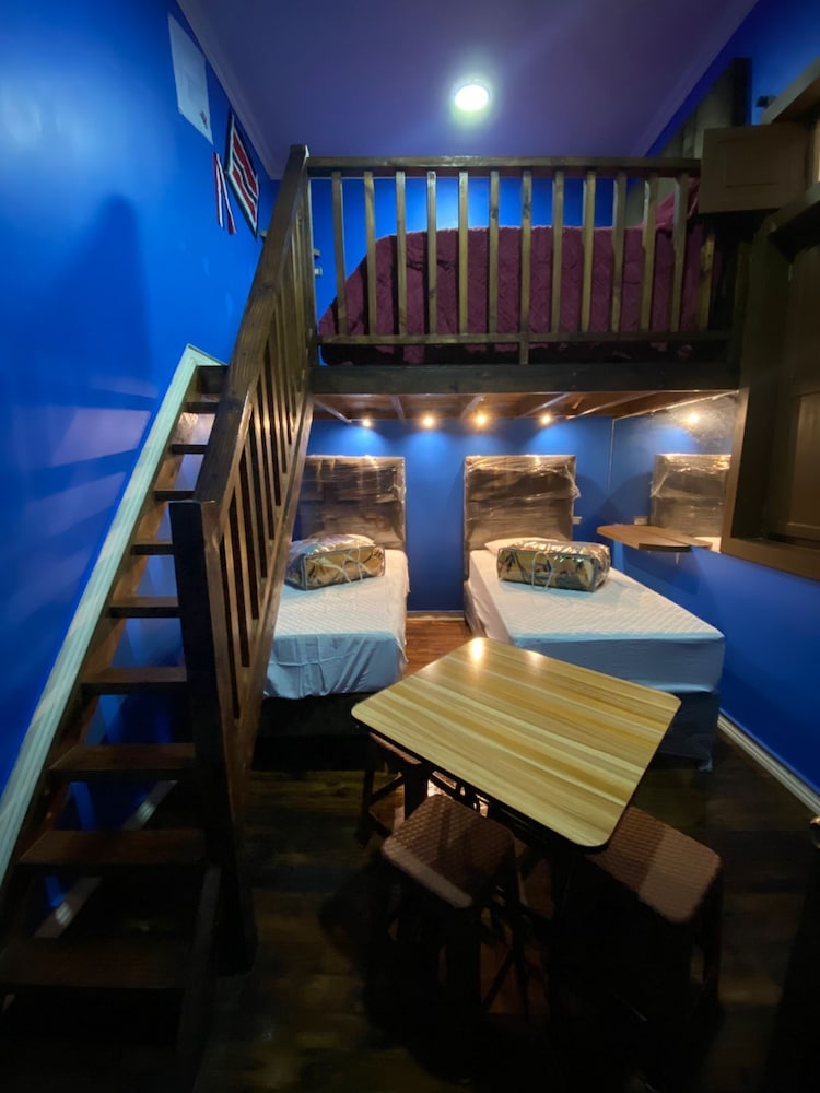 Design Quadruple Room