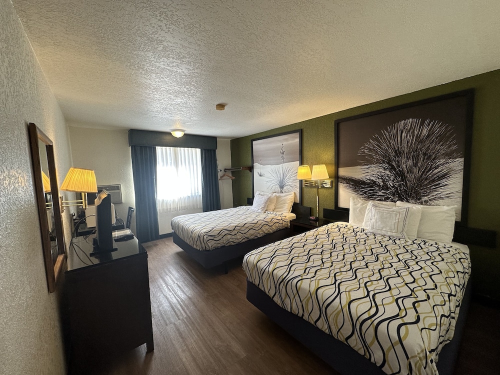 Economy Double Room, 2 Queen Beds, Non Smoking photo 1