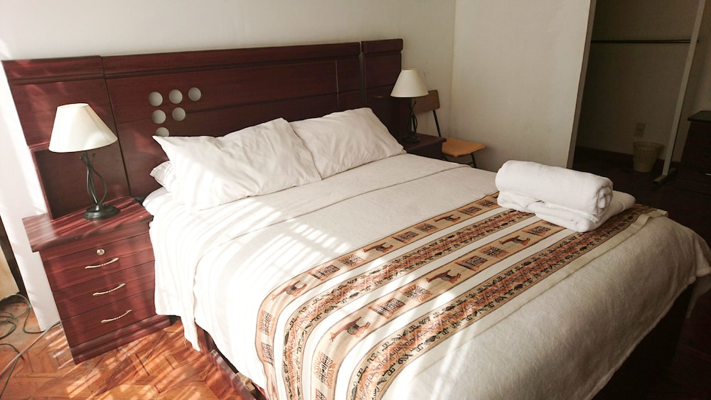 Economy Triple Room photo 2