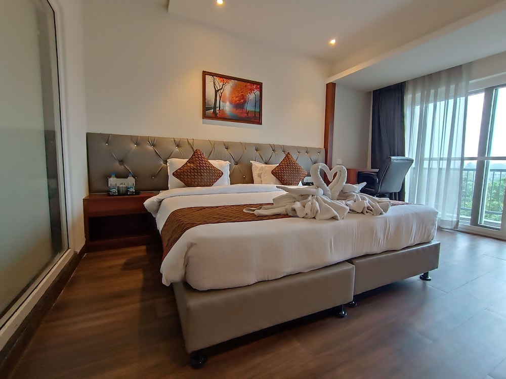 Suite Room - Photo 6