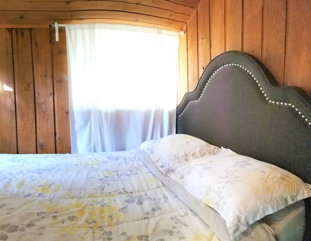 Cabin, 2 Bedrooms photo 1