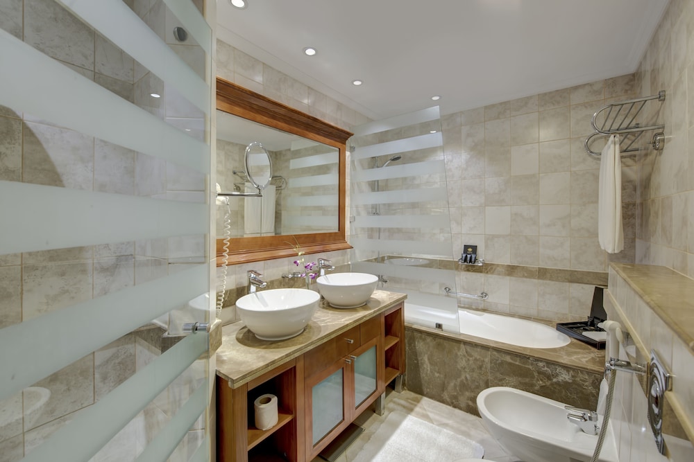 Executive Suite - Photo 5
