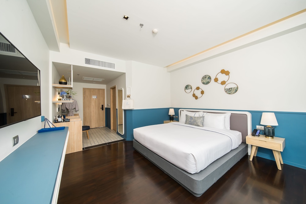 Deluxe Double Room, City View