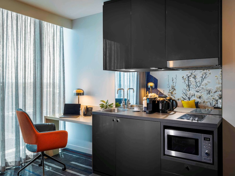 Studio, 1 King Bed, Kitchenette - Photo 3