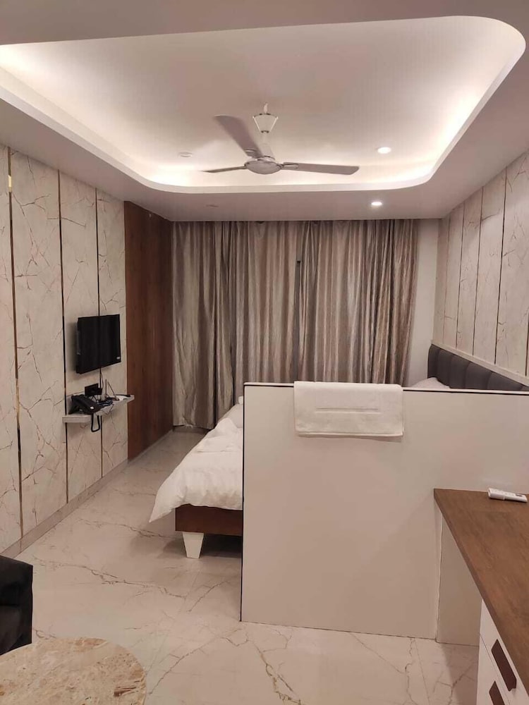 Deluxe Room - Photo 1