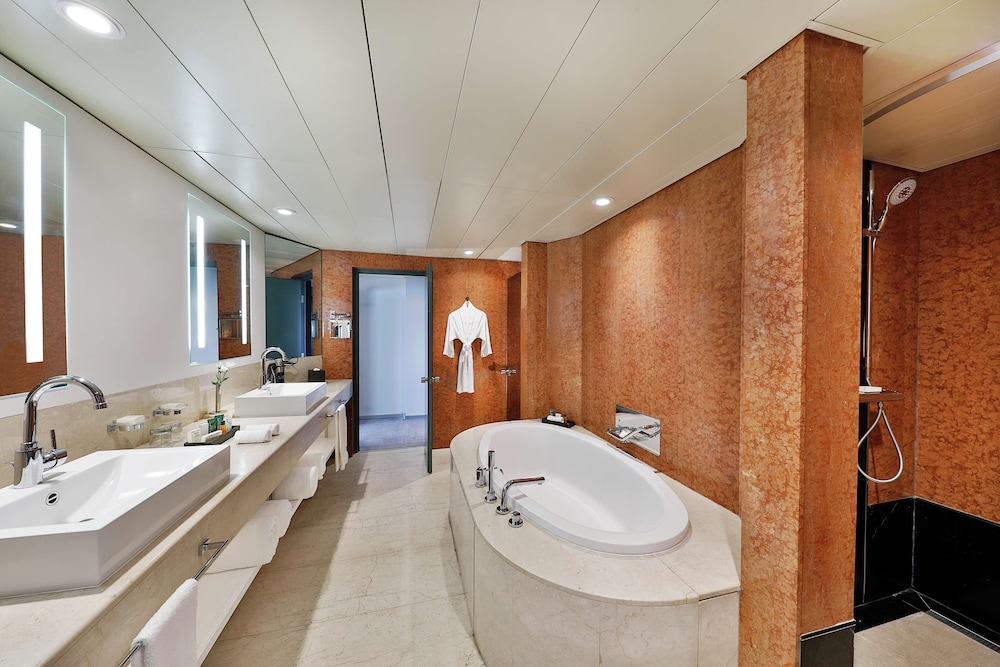 Executive Suite, 1 King Bed (Royal) - Photo 11