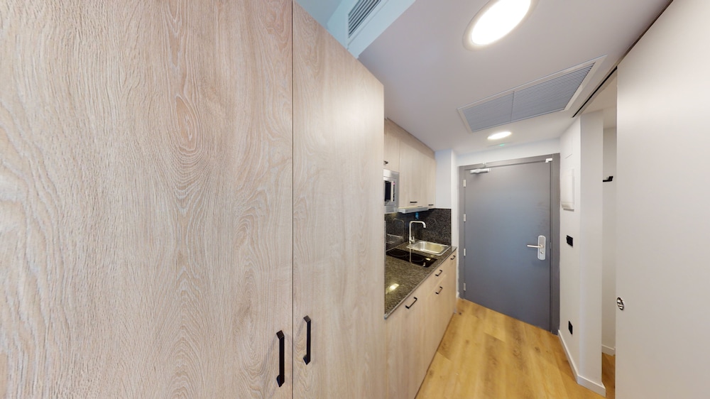 Single room in apartment photo 3