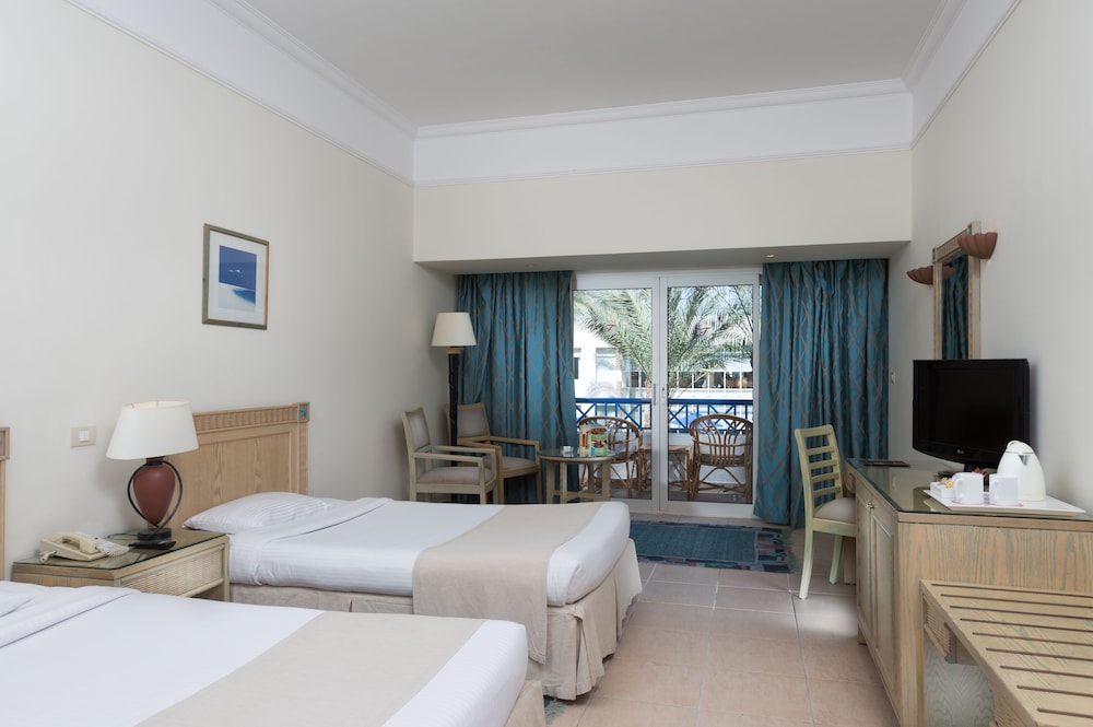 Standard Room, Garden or Pool View - Photo 1